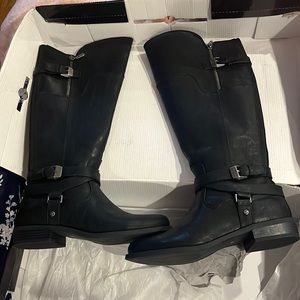 Guess Leather boots size 8 NEVER WORN!!!